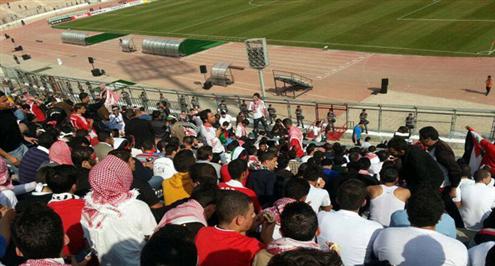 بالصور .. جماهير النشامي تملأ الطرقات والشوارع والمدرجات